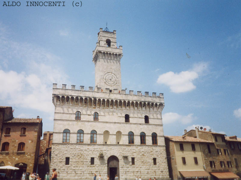 IL PALAZZO COMUNALE DI MONTEPULCIANO